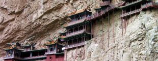 Знаменитый висящий храм в Китае снова открыт для туристов
